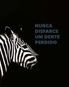 Read more about the article Nunca tente disfarçar um dente perdido com soluções ruins.